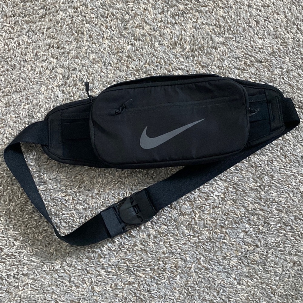 Nike run hip pack